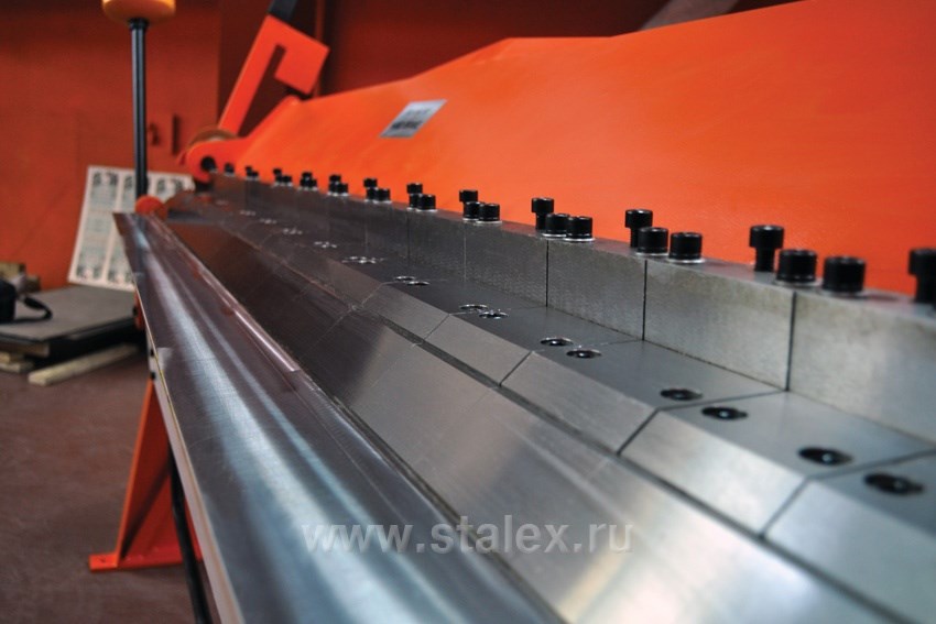 Фото 52 - Станок листогибочный ручной сегментный  STALEX W2.5x2040A.